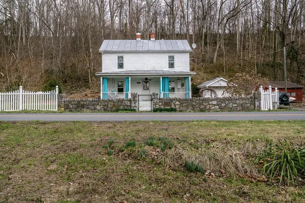 $300,000 | 408 Wolf Gap Road, Edinburg, VA 22824