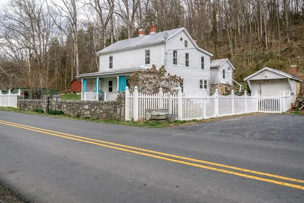 $300,000 | 408 Wolf Gap Road, Edinburg, VA 22824