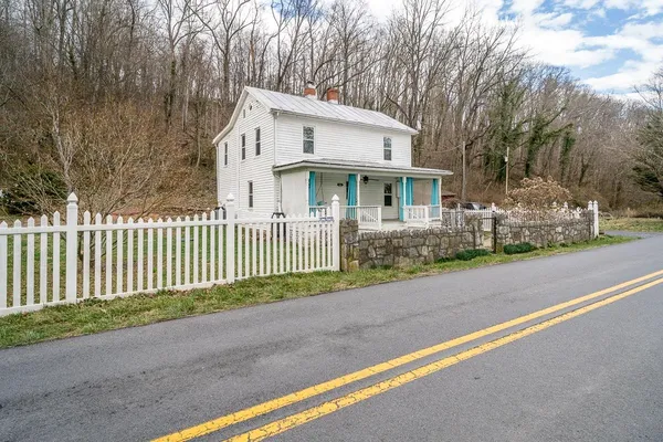 $300,000 | 408 Wolf Gap Road, Edinburg, VA 22824