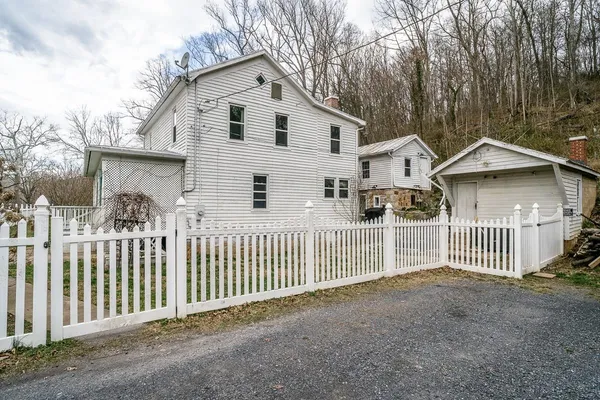 $300,000 | 408 Wolf Gap Road, Edinburg, VA 22824