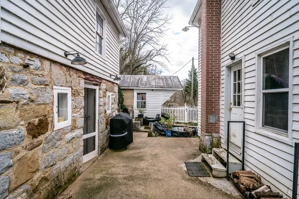 $300,000 | 408 Wolf Gap Road, Edinburg, VA 22824