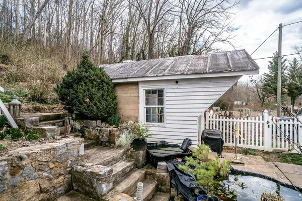 $300,000 | 408 Wolf Gap Road, Edinburg, VA 22824