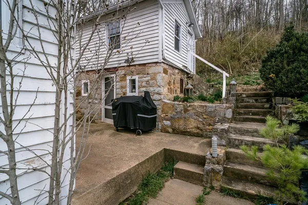 $300,000 | 408 Wolf Gap Road, Edinburg, VA 22824