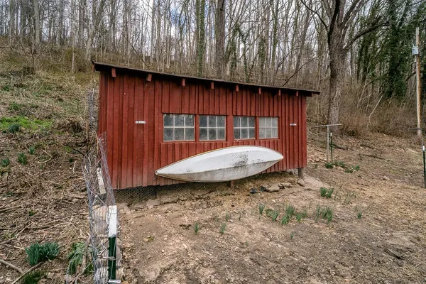 $300,000 | 408 Wolf Gap Road, Edinburg, VA 22824