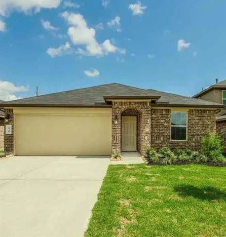 a front view of house with yard