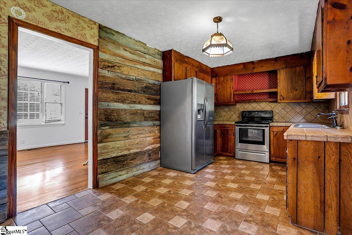 615 North Martin Road Easley, SC 29640 - Photo 8 of 16