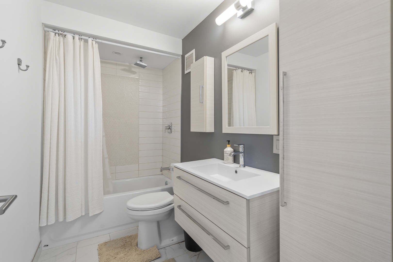 40 North Tower Road, Unit 7K Oak Brook, IL 60523 - Photo 14 of 17 Gallery Image 14