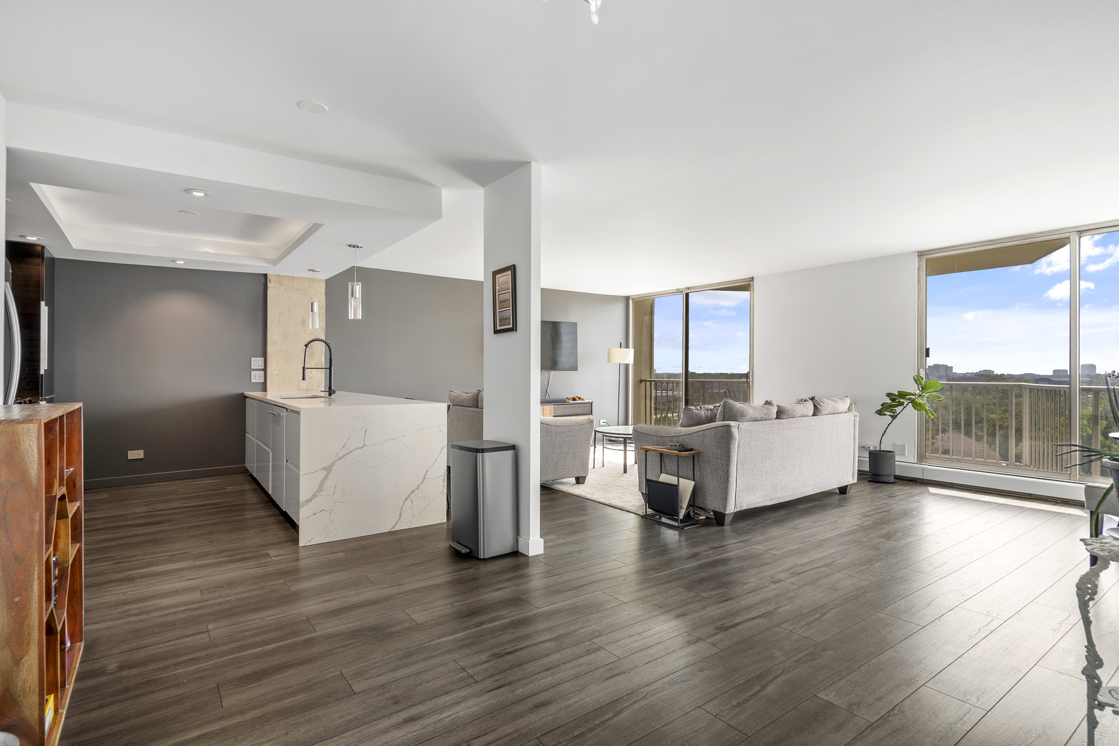 40 North Tower Road, Unit 7K Oak Brook, IL 60523 - Photo 2 of 17 Gallery Image 2