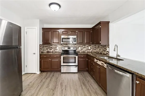 $362,900 | 809 Northeast Mulberry Street, Lee's Summit, MO 64086