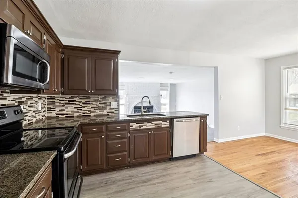 $362,900 | 809 Northeast Mulberry Street, Lee's Summit, MO 64086