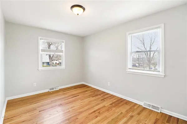 $362,900 | 809 Northeast Mulberry Street, Lee's Summit, MO 64086