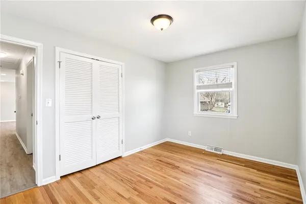 $362,900 | 809 Northeast Mulberry Street, Lee's Summit, MO 64086