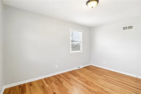 $362,900 | 809 Northeast Mulberry Street, Lee's Summit, MO 64086