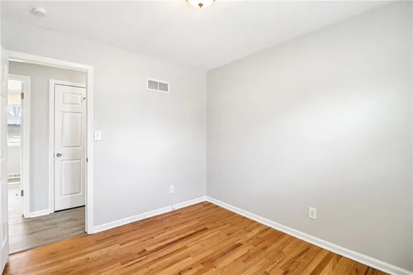 $362,900 | 809 Northeast Mulberry Street, Lee's Summit, MO 64086