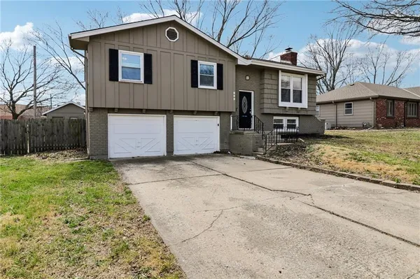 $362,900 | 809 Northeast Mulberry Street, Lee's Summit, MO 64086