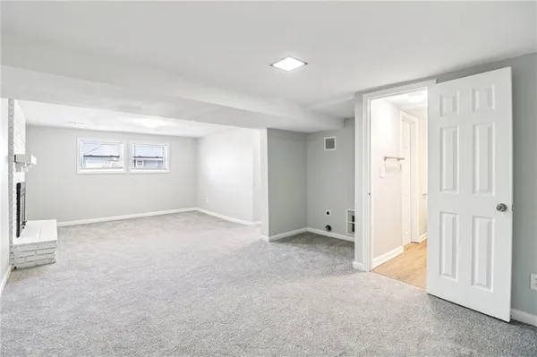 $362,900 | 809 Northeast Mulberry Street, Lee's Summit, MO 64086