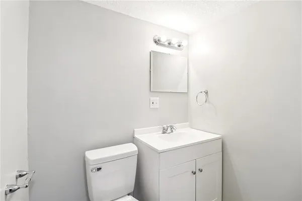 $362,900 | 809 Northeast Mulberry Street, Lee's Summit, MO 64086