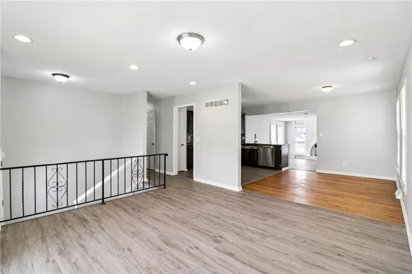 $362,900 | 809 Northeast Mulberry Street, Lee's Summit, MO 64086