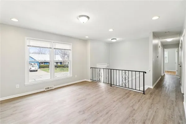 $362,900 | 809 Northeast Mulberry Street, Lee's Summit, MO 64086