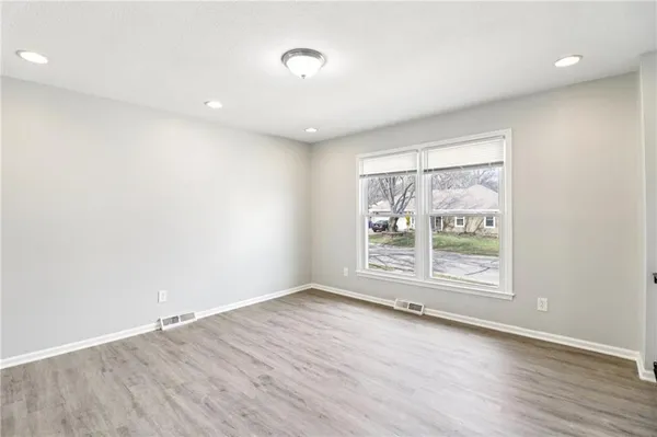 $362,900 | 809 Northeast Mulberry Street, Lee's Summit, MO 64086