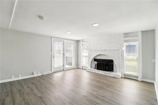 $362,900 | 809 Northeast Mulberry Street, Lee's Summit, MO 64086