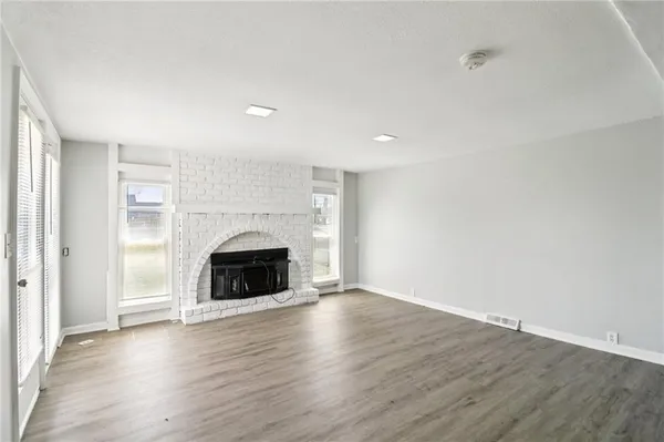 $362,900 | 809 Northeast Mulberry Street, Lee's Summit, MO 64086