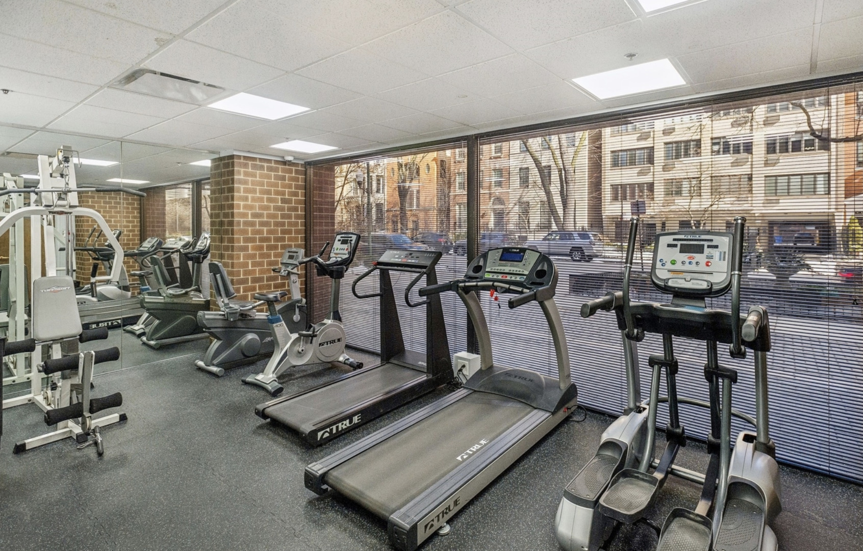 1410 North State Parkway, Unit 10B Chicago, IL 60610 - Photo 25 of 25 a view of a room with gym equipment