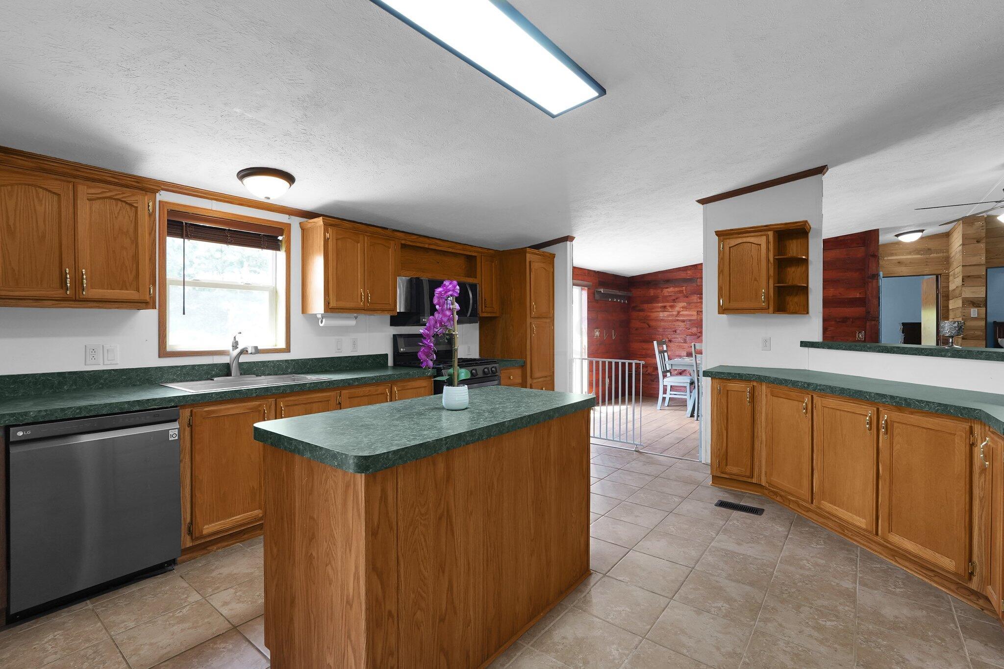 7020 York Road Southwest Pataskala, OH 43062 - Photo 11 of 27 Kitchen