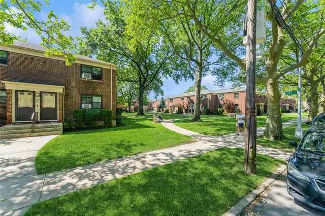 $349,999 | 217-22 73rd Avenue, Unit UPPR | Oakland Gardens