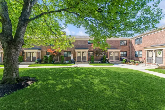 $349,999 | 217-22 73rd Avenue, Unit UPPR | Oakland Gardens