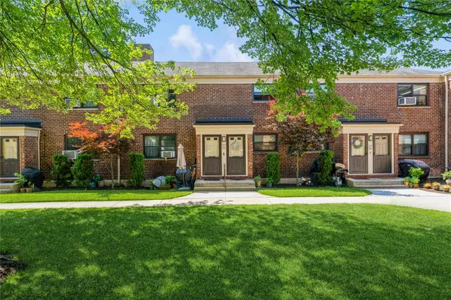 $349,999 | 217-22 73rd Avenue, Unit UPPR | Oakland Gardens