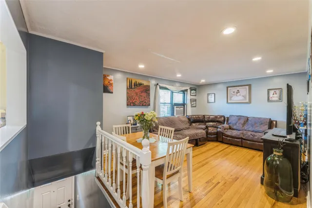 $349,999 | 217-22 73rd Avenue, Unit UPPR | Oakland Gardens