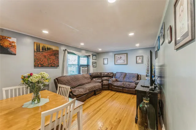 $349,999 | 217-22 73rd Avenue, Unit UPPR | Oakland Gardens