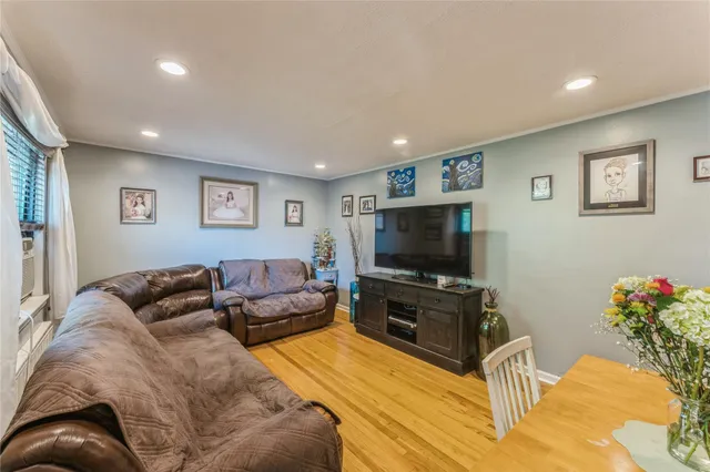 $349,999 | 217-22 73rd Avenue, Unit UPPR | Oakland Gardens