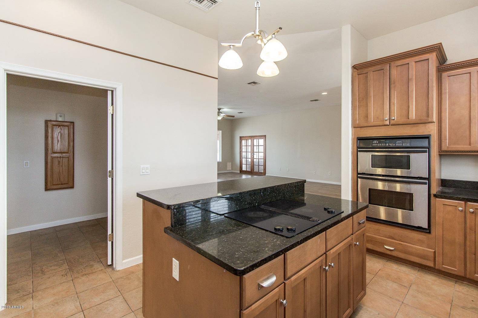 10747 West Harmon Road Eloy, AZ 85131 - Photo 14 of 38 Kitchen2