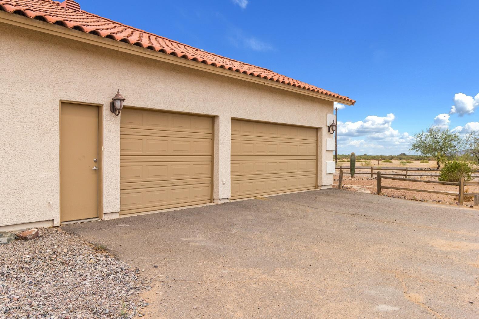10747 West Harmon Road Eloy, AZ 85131 - Photo 6 of 38 3 Car Side Entry Garage