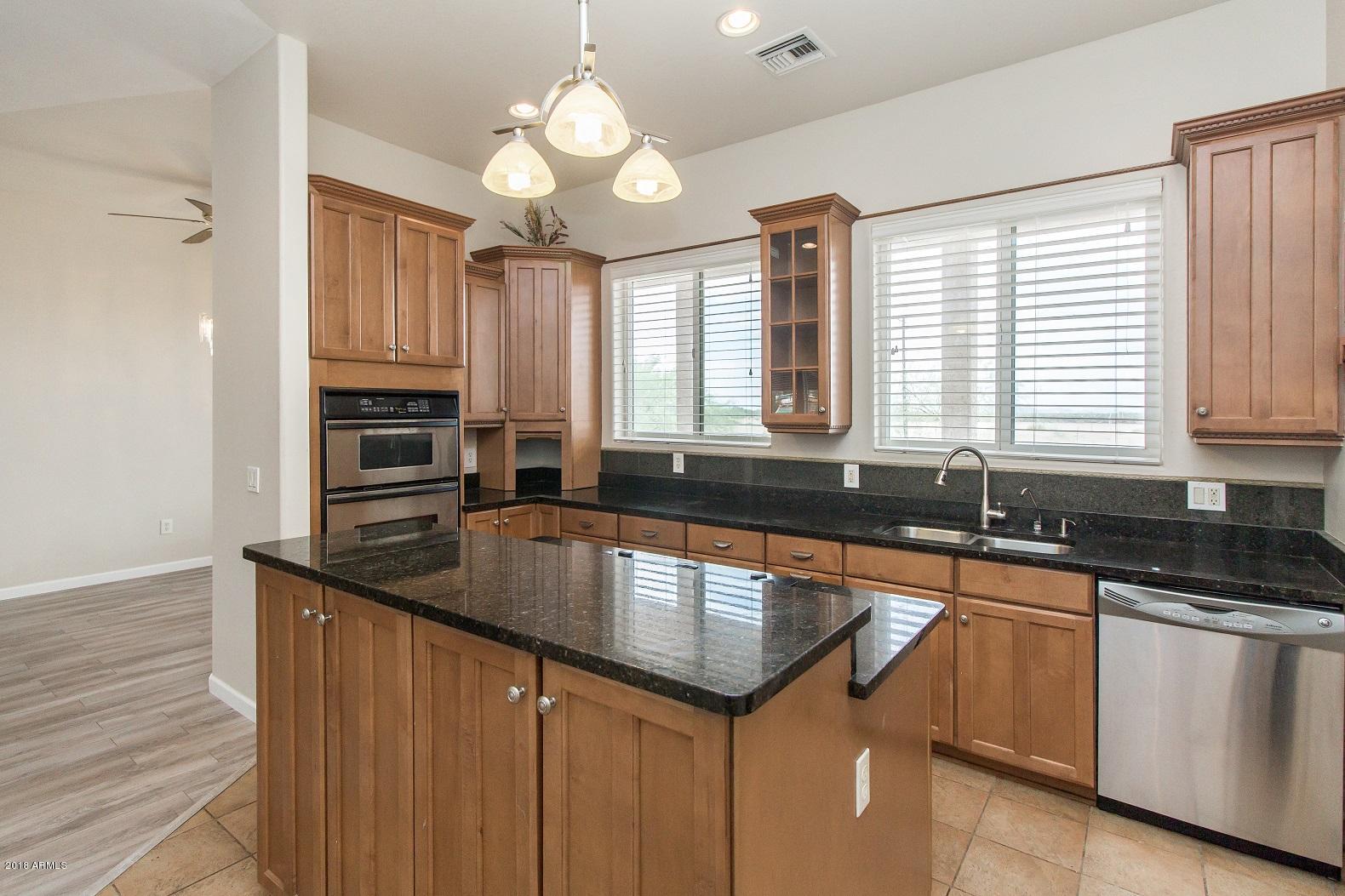 10747 West Harmon Road Eloy, AZ 85131 - Photo 8 of 38 Kitchen