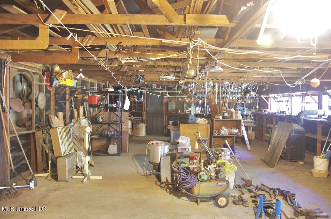 9630 West Oaklawn Road Biloxi, MS 39532 - Photo 46 of 57 Workshop/Shed