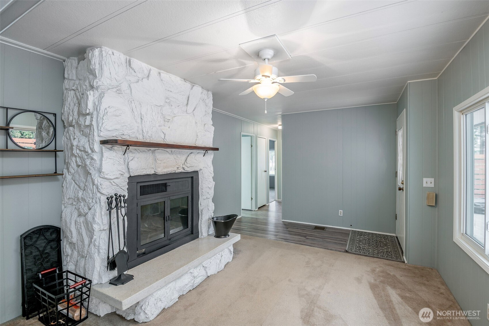 201 Union Avenue Southeast, Unit 157 Renton, WA 98059 - Photo 12 of 33 a view of a livingroom with a fireplace and fan
