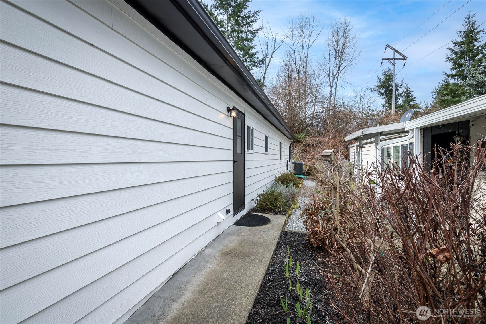 201 Union Avenue Southeast, Unit 157 Renton, WA 98059 - Photo 25 of 33 a backyard of a house