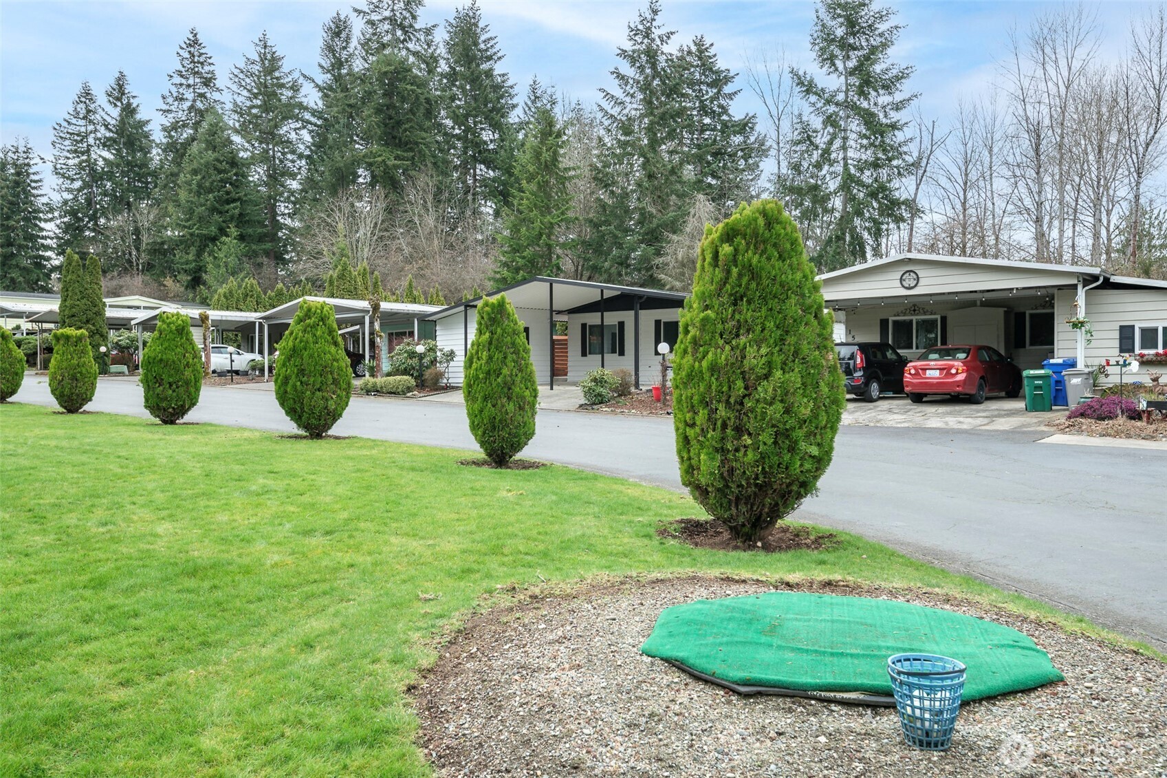 201 Union Avenue Southeast, Unit 157 Renton, WA 98059 - Photo 26 of 33 a view of a chair and table in the garden