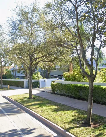 $3,850 | 798 Crandon Boulevard, Unit 30C, Key Biscayne, FL 33149