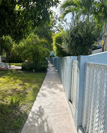 $3,500 | 798 Crandon Boulevard, Unit 30C, Key Biscayne, FL 33149