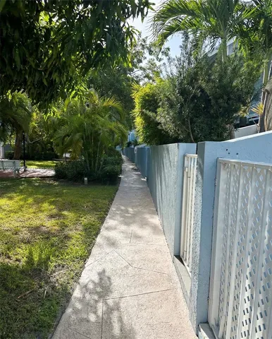 $3,780 | 798 Crandon Boulevard, Unit 30C, Key Biscayne, FL 33149