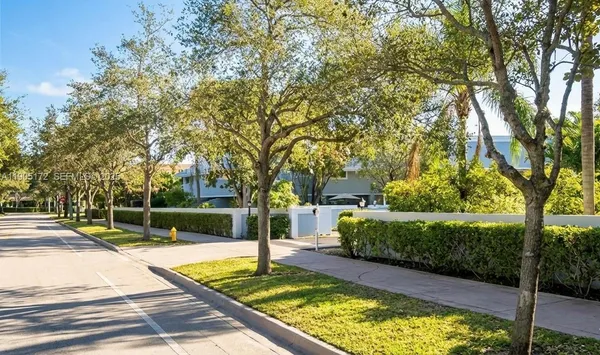 $3,500 | 798 Crandon Boulevard, Unit 30C, Key Biscayne, FL 33149