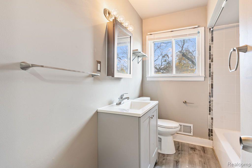 5607 Fleming Road Flint, MI 48504 - Photo 19 of 29 Gallery Image 19