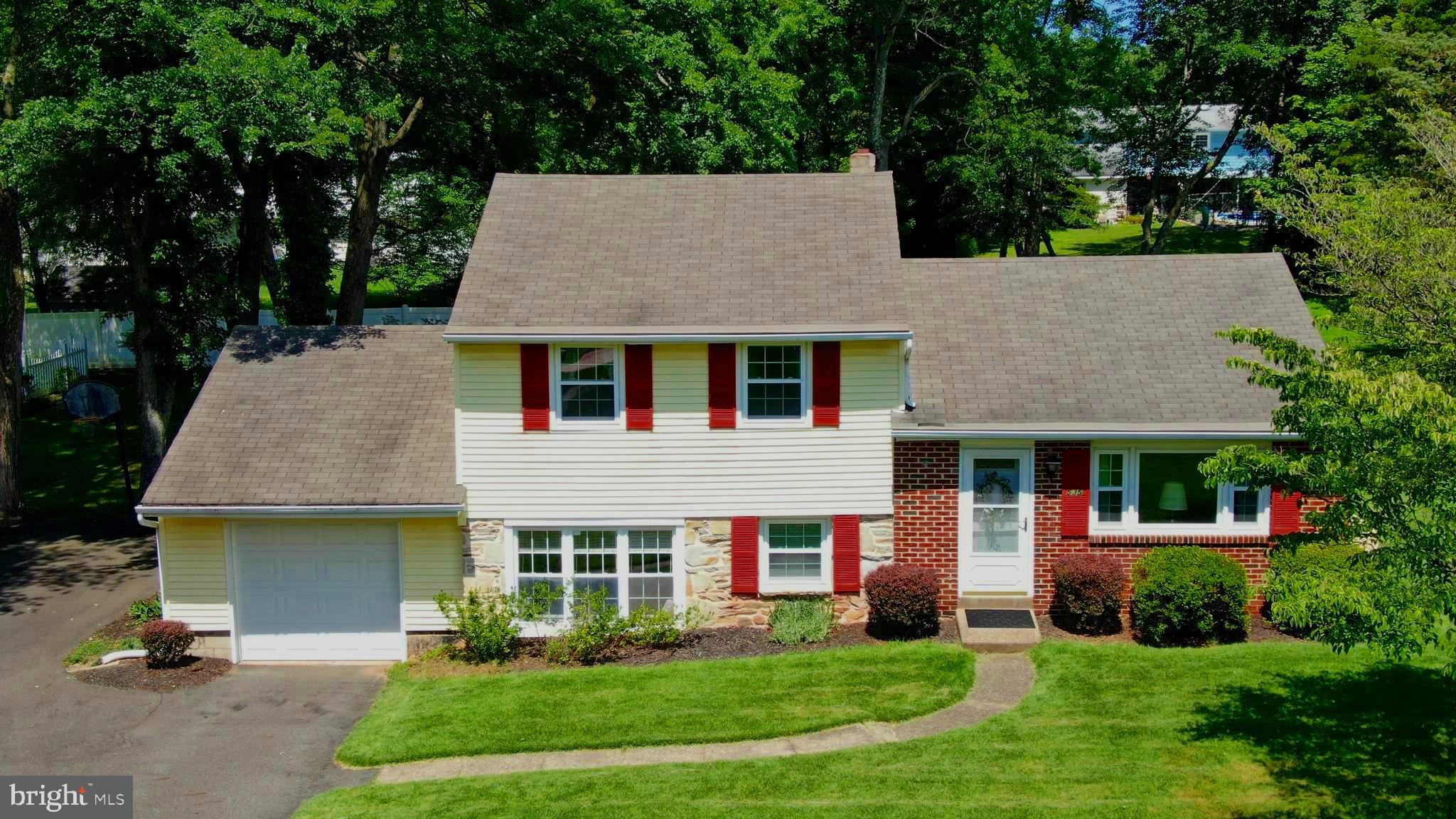 535 Meadow Road Chalfont, PA 18914 - Photo 4 of 42 Gallery Image 4