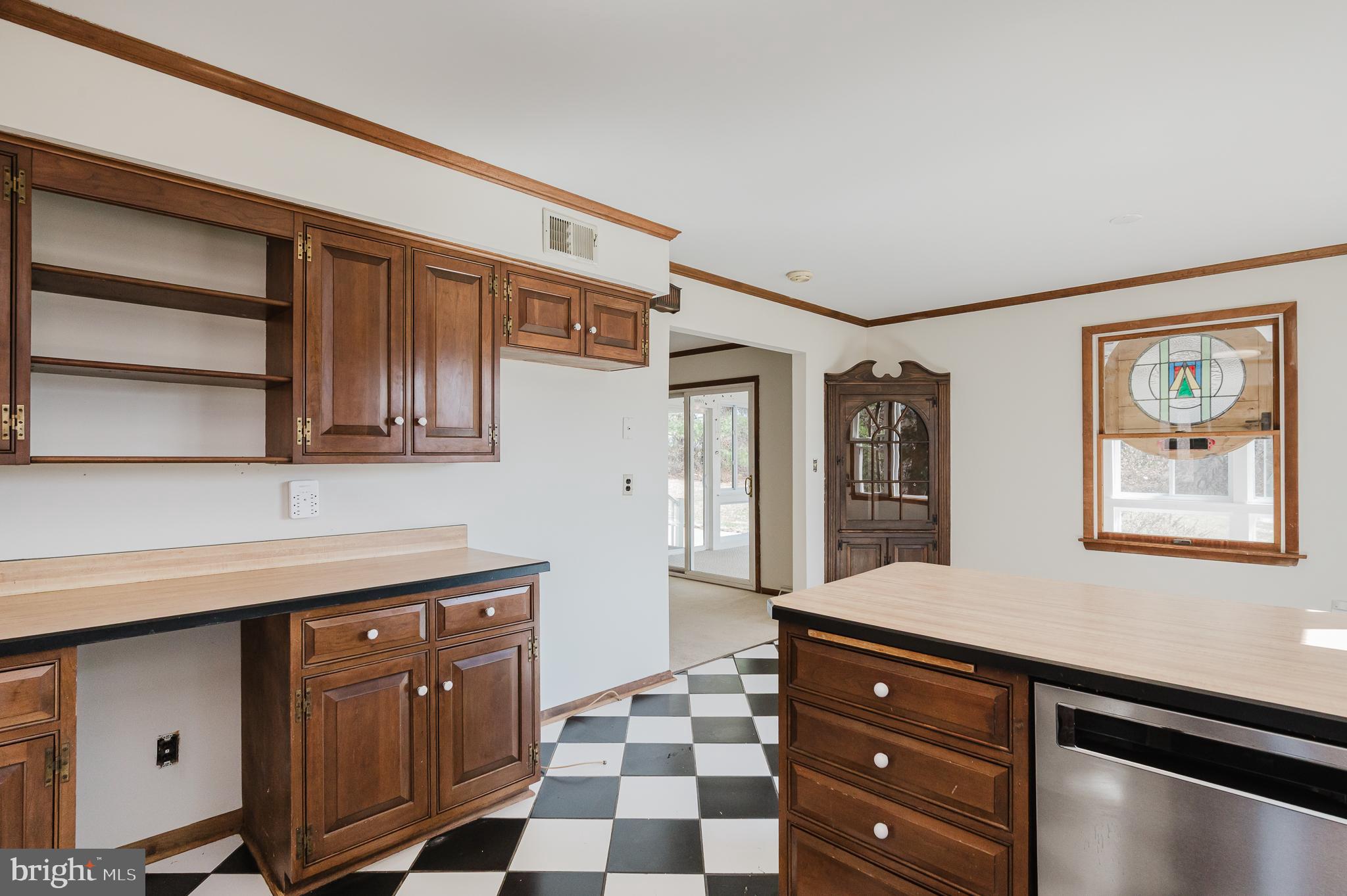 2713 Garrett Road White Hall, MD 21161 - Photo 14 of 60 Kitchen-classic black & white ceramic tile