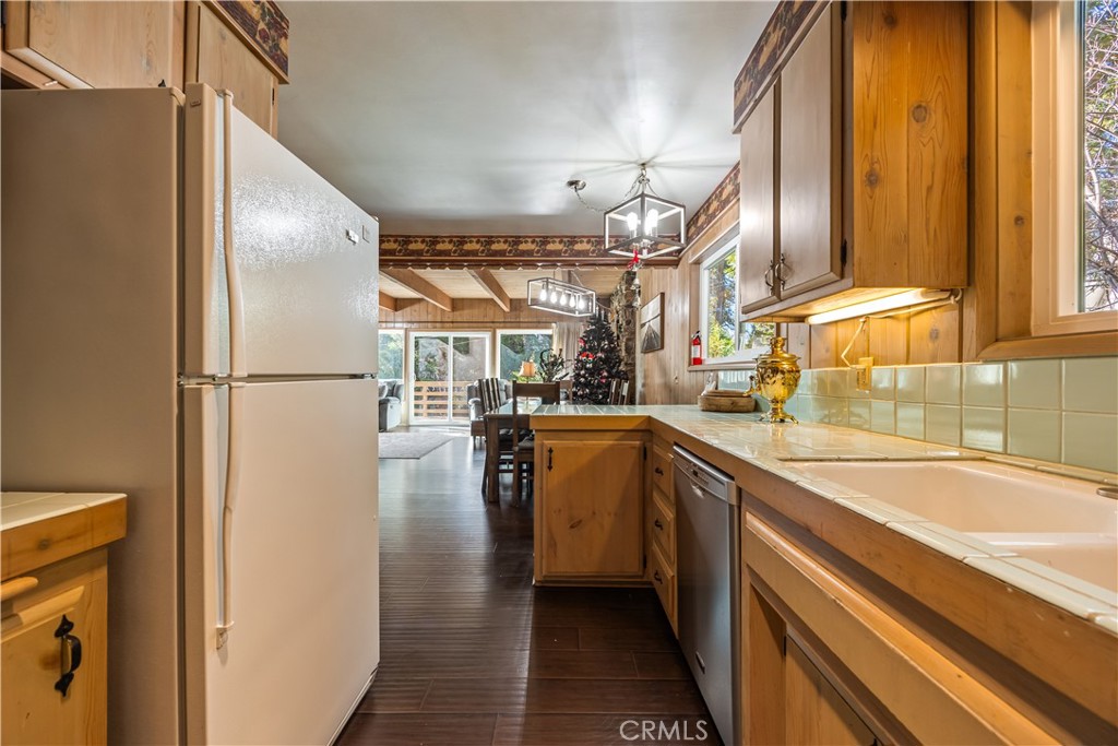 225 Fremont Road Lake Arrowhead, CA 92352 - Photo 19 of 49