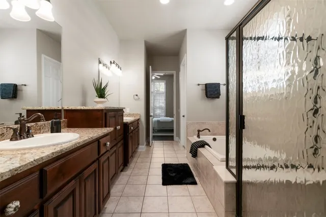 a en suite bathroom with a sink and a mirror